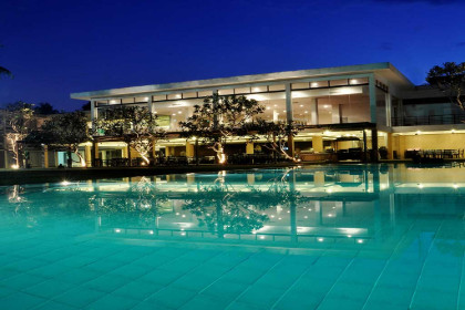 Pegasus Reef Hotel