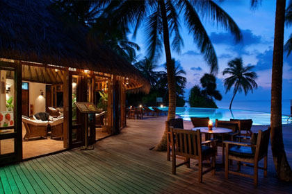 Vilu Reef Beach & Spa Resort 