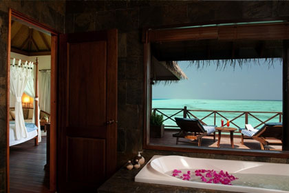 Vilu Reef Beach & Spa Resort 